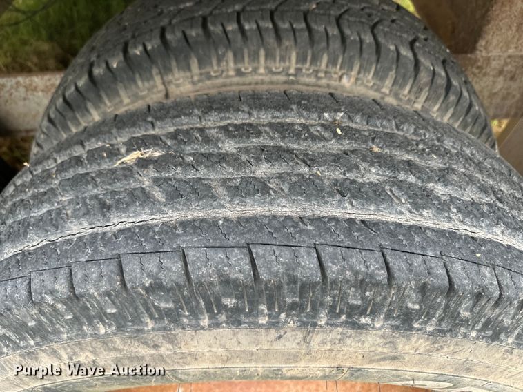 image for item OI9105 1998 Barrett livestock trailer