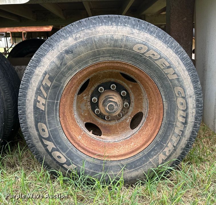 image for item OI9105 1998 Barrett livestock trailer
