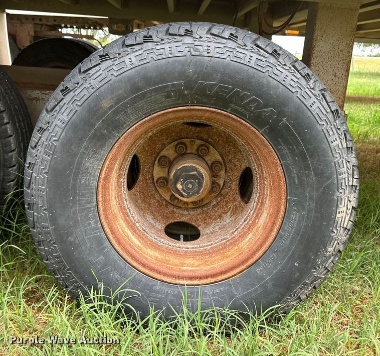 image for item OI9105 1998 Barrett livestock trailer