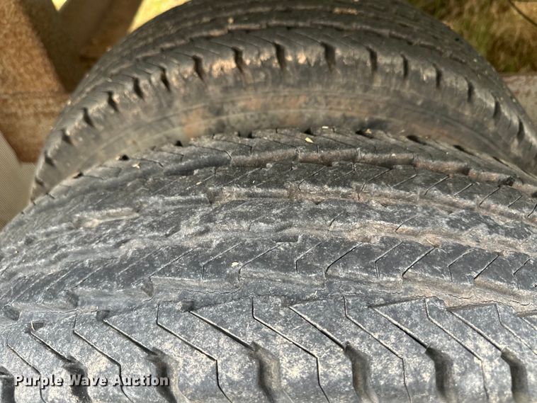 image for item OI9105 1998 Barrett livestock trailer