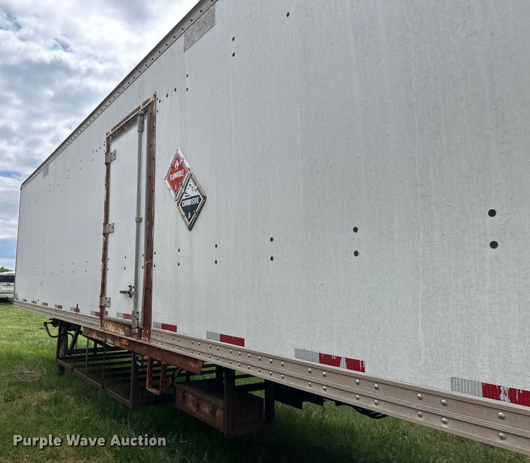 image for item OI9106 1986 Monon dry van trailer