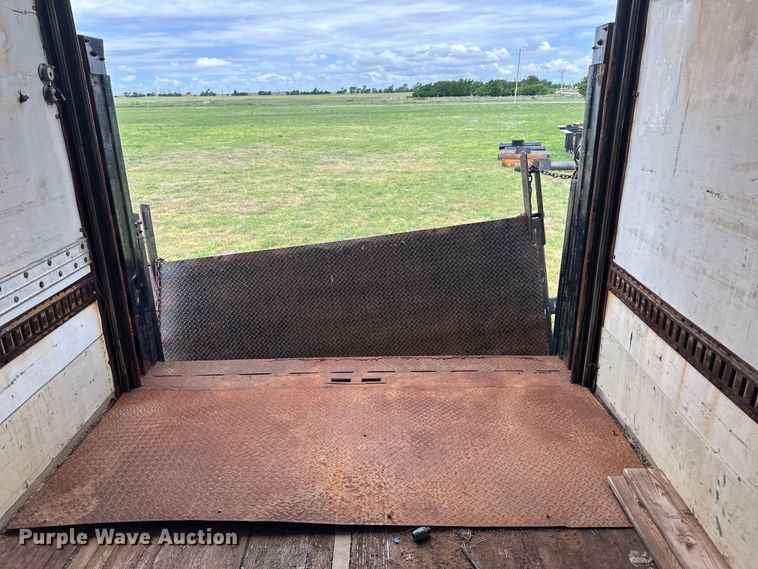 image for item OI9106 1986 Monon dry van trailer