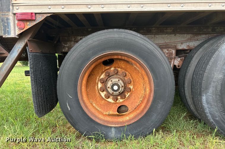 image for item OI9106 1986 Monon dry van trailer