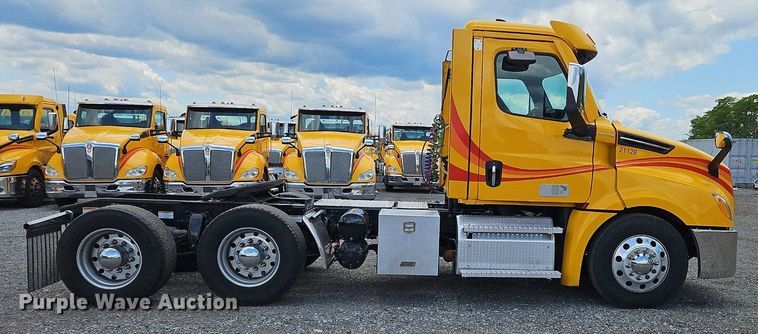 image for item OK9905 2021 Freightliner  Cascadia 126 semi truck