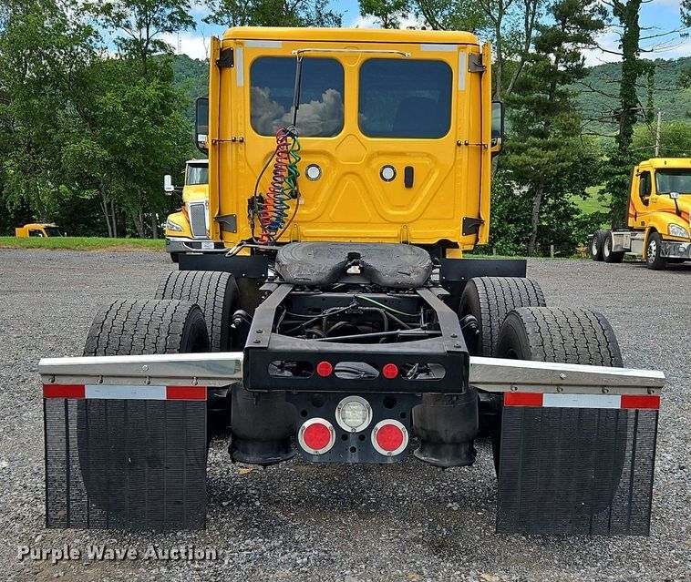 image for item OK9905 2021 Freightliner  Cascadia 126 semi truck