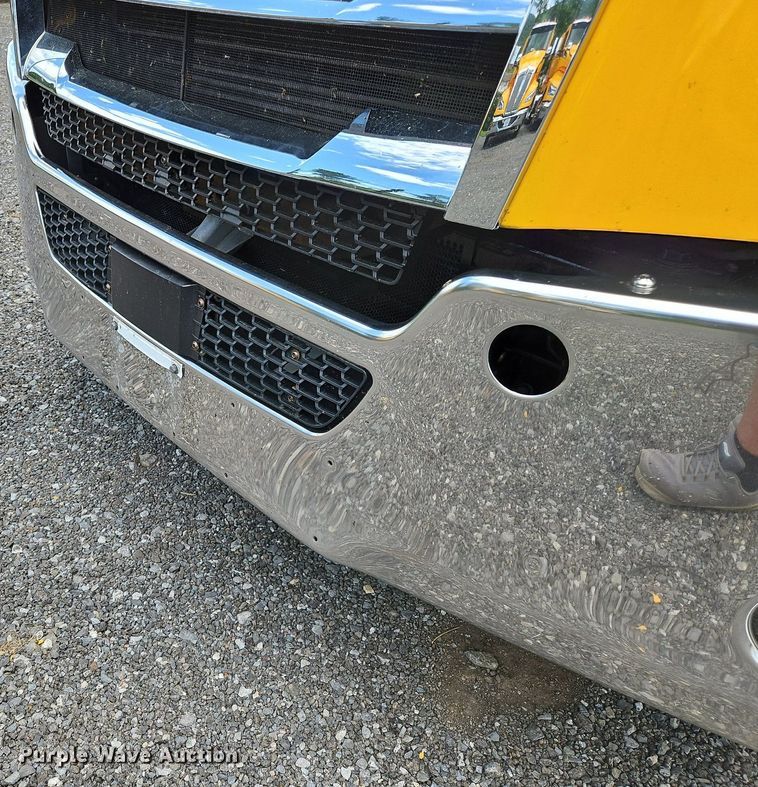 image for item OK9905 2021 Freightliner  Cascadia 126 semi truck