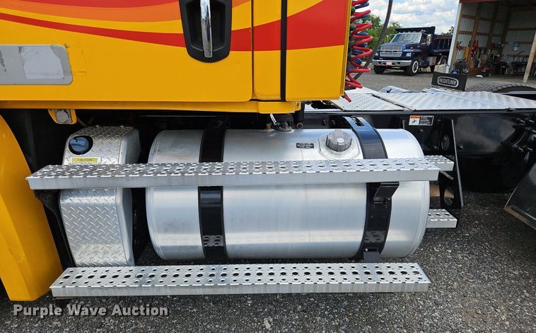 image for item OK9905 2021 Freightliner  Cascadia 126 semi truck