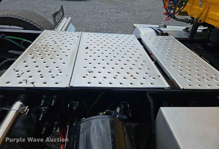 image for item OK9905 2021 Freightliner  Cascadia 126 semi truck