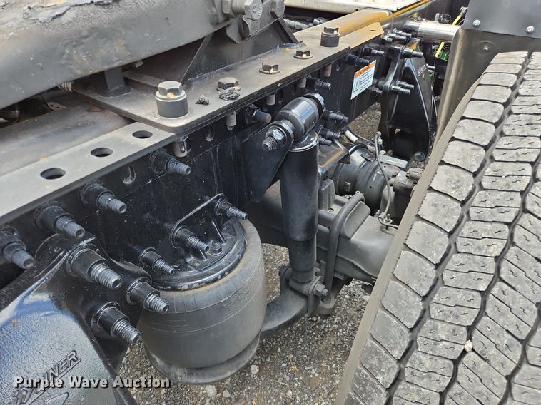 image for item OK9905 2021 Freightliner  Cascadia 126 semi truck