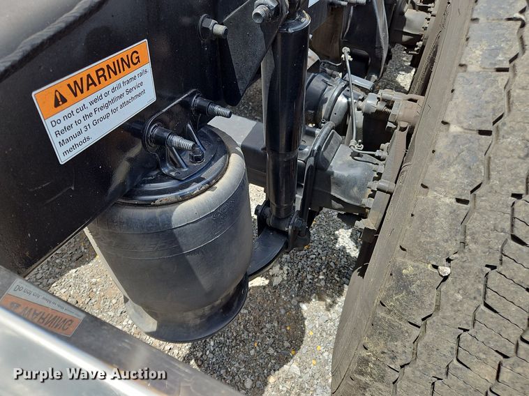 image for item OK9905 2021 Freightliner  Cascadia 126 semi truck