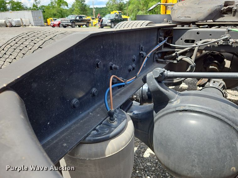 image for item OK9905 2021 Freightliner  Cascadia 126 semi truck