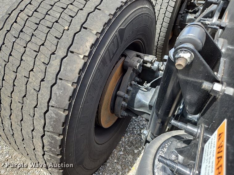 image for item OK9905 2021 Freightliner  Cascadia 126 semi truck