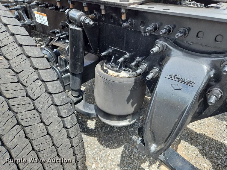 image for item OK9905 2021 Freightliner  Cascadia 126 semi truck