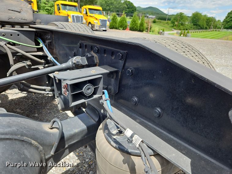 image for item OK9905 2021 Freightliner  Cascadia 126 semi truck