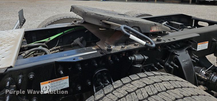 image for item OK9905 2021 Freightliner  Cascadia 126 semi truck