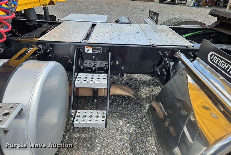 image for item OK9905 2021 Freightliner  Cascadia 126 semi truck