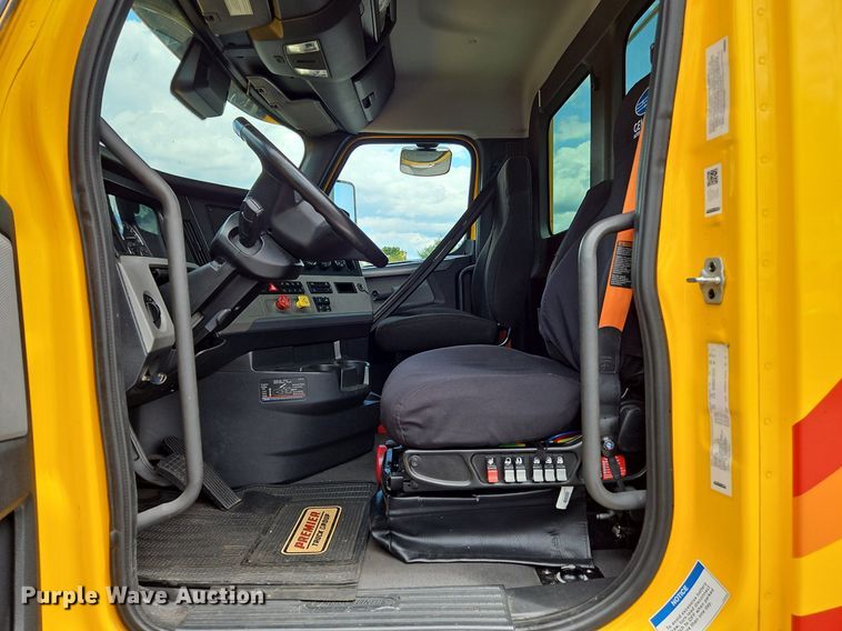 image for item OK9905 2021 Freightliner  Cascadia 126 semi truck