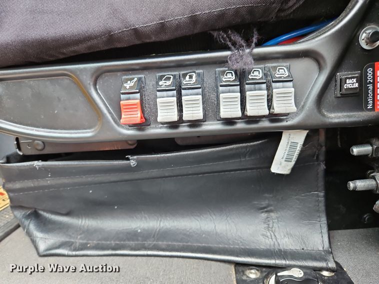 image for item OK9905 2021 Freightliner  Cascadia 126 semi truck