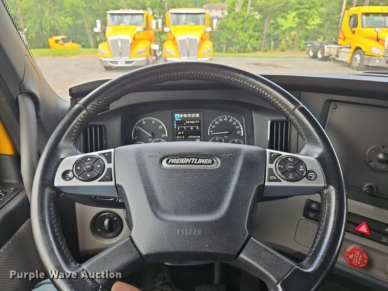 image for item OK9905 2021 Freightliner  Cascadia 126 semi truck