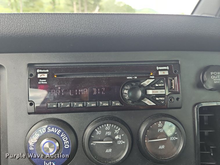 image for item OK9905 2021 Freightliner  Cascadia 126 semi truck