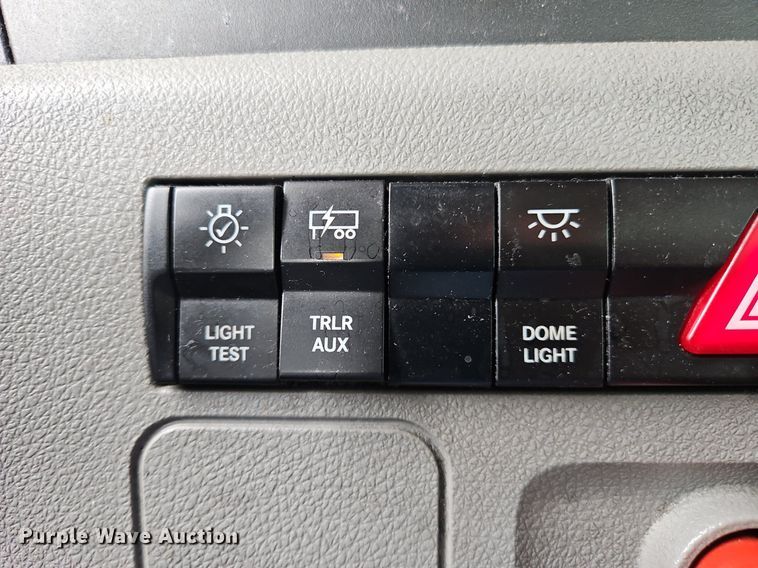 image for item OK9905 2021 Freightliner  Cascadia 126 semi truck