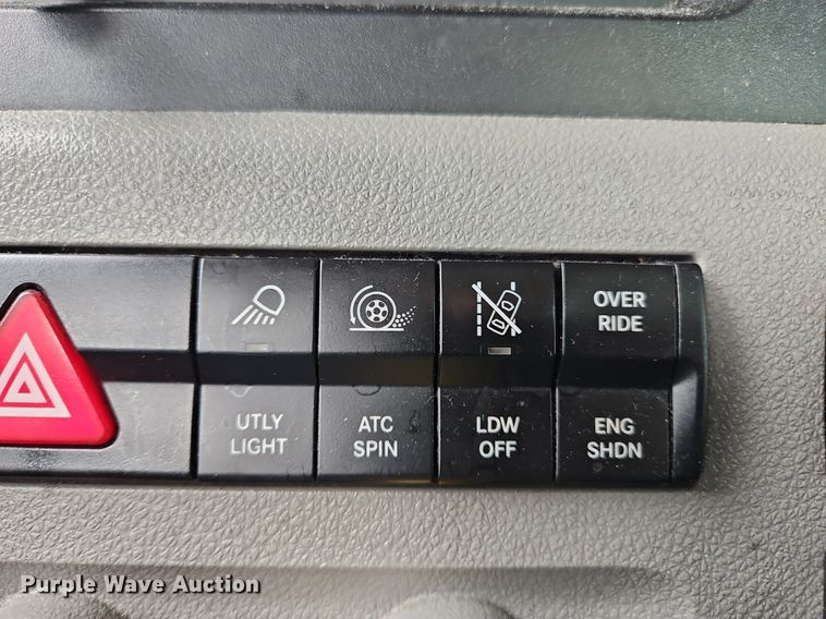 image for item OK9905 2021 Freightliner  Cascadia 126 semi truck