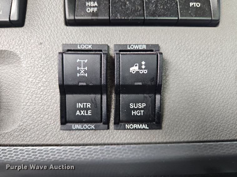 image for item OK9905 2021 Freightliner  Cascadia 126 semi truck