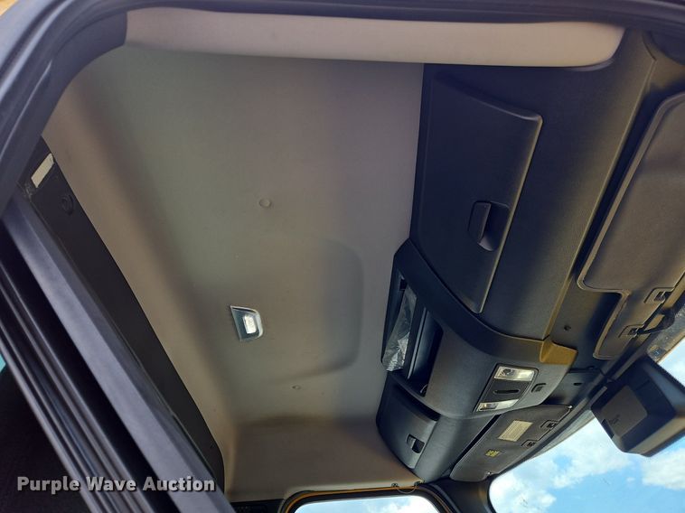 image for item OK9905 2021 Freightliner  Cascadia 126 semi truck