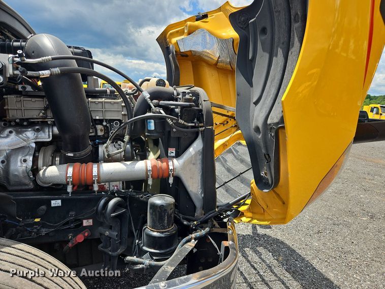 image for item OK9905 2021 Freightliner  Cascadia 126 semi truck