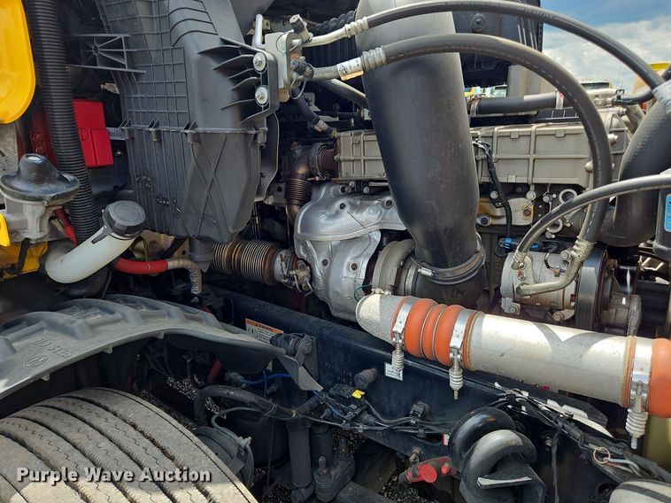 image for item OK9905 2021 Freightliner  Cascadia 126 semi truck