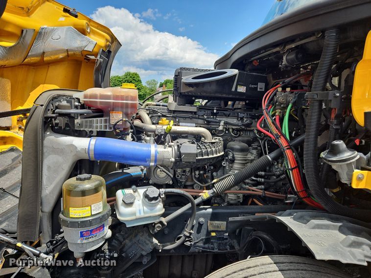 image for item OK9905 2021 Freightliner  Cascadia 126 semi truck