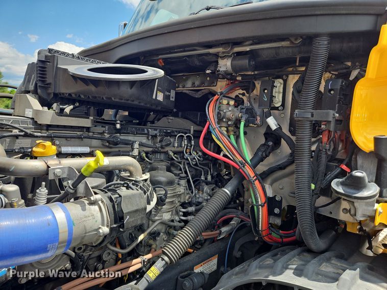 image for item OK9905 2021 Freightliner  Cascadia 126 semi truck