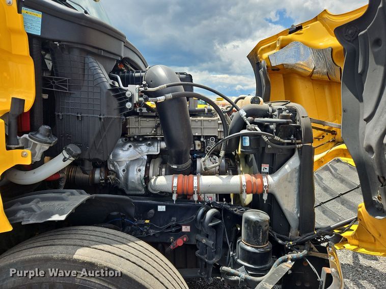 image for item OK9905 2021 Freightliner  Cascadia 126 semi truck