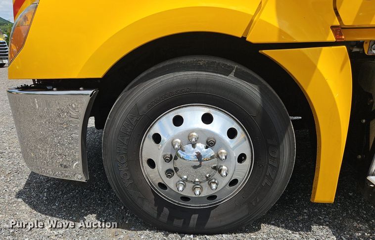 image for item OK9905 2021 Freightliner  Cascadia 126 semi truck