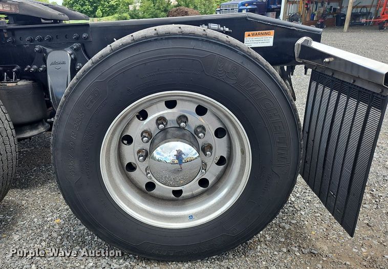 image for item OK9905 2021 Freightliner  Cascadia 126 semi truck