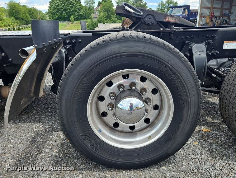 image for item OK9905 2021 Freightliner  Cascadia 126 semi truck