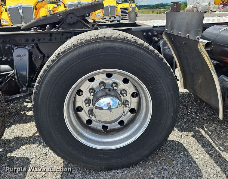 image for item OK9905 2021 Freightliner  Cascadia 126 semi truck