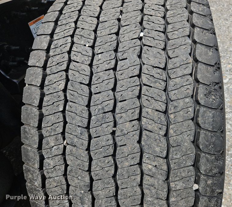 image for item OK9905 2021 Freightliner  Cascadia 126 semi truck