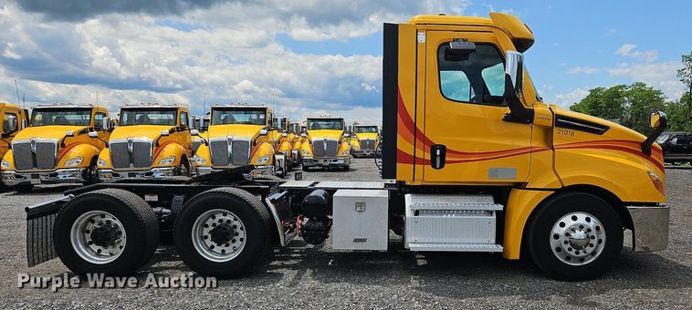 image for item OK9906 2021 Freightliner  Cascadia 126 semi truck