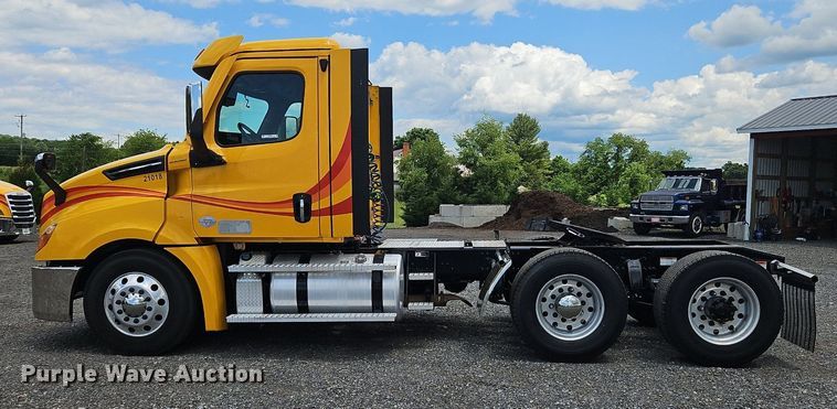 image for item OK9906 2021 Freightliner  Cascadia 126 semi truck