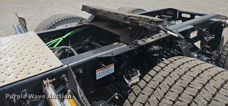 image for item OK9906 2021 Freightliner  Cascadia 126 semi truck