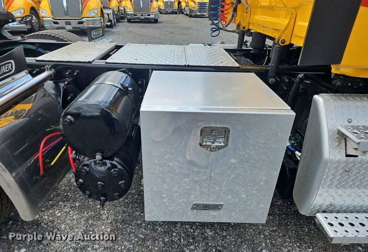 image for item OK9906 2021 Freightliner  Cascadia 126 semi truck