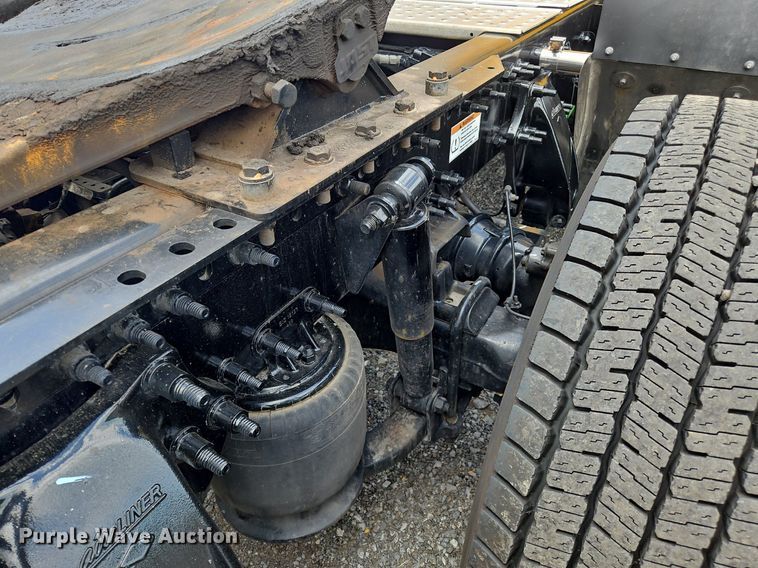 image for item OK9906 2021 Freightliner  Cascadia 126 semi truck