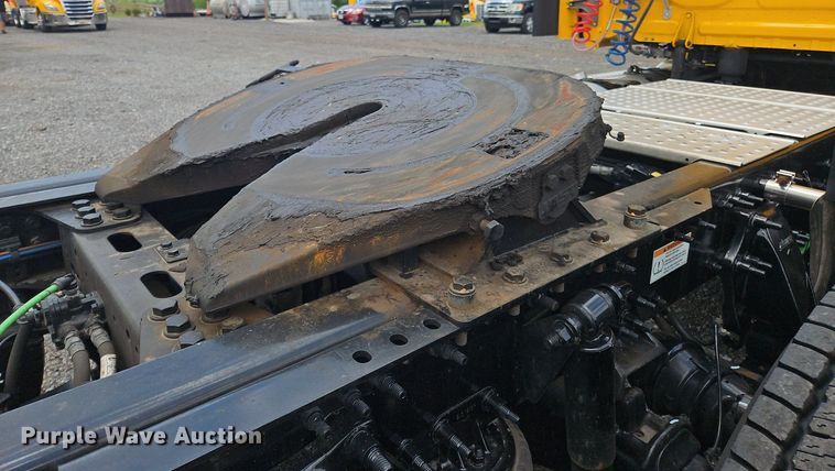 image for item OK9906 2021 Freightliner  Cascadia 126 semi truck