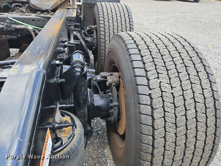 image for item OK9906 2021 Freightliner  Cascadia 126 semi truck