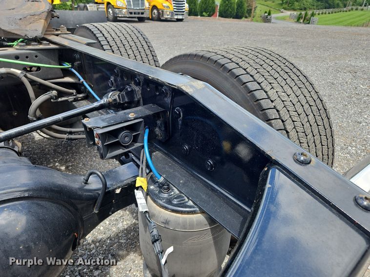 image for item OK9906 2021 Freightliner  Cascadia 126 semi truck