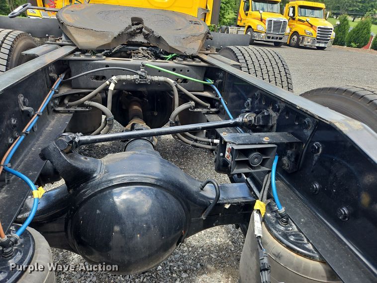 image for item OK9906 2021 Freightliner  Cascadia 126 semi truck