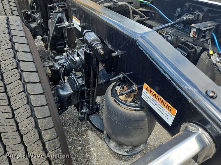 image for item OK9906 2021 Freightliner  Cascadia 126 semi truck