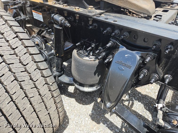 image for item OK9906 2021 Freightliner  Cascadia 126 semi truck