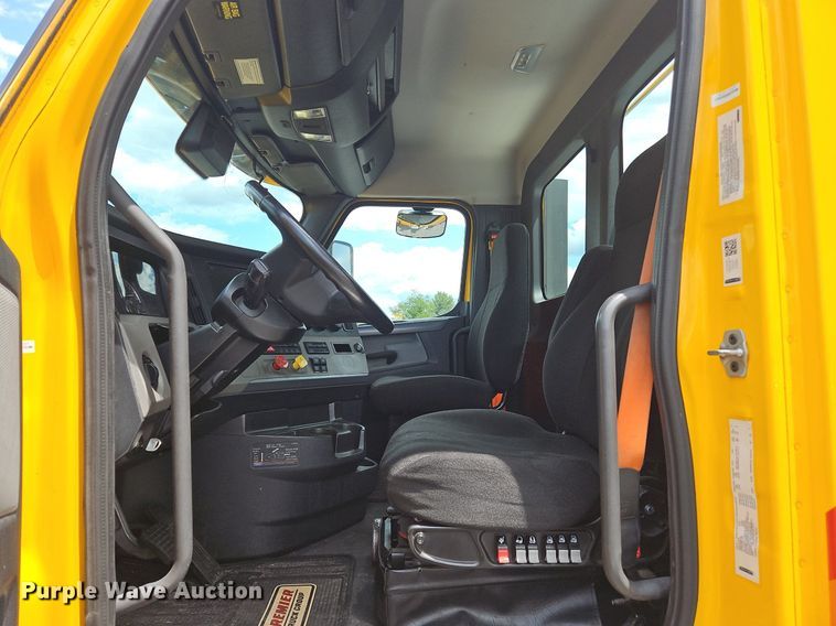 image for item OK9906 2021 Freightliner  Cascadia 126 semi truck